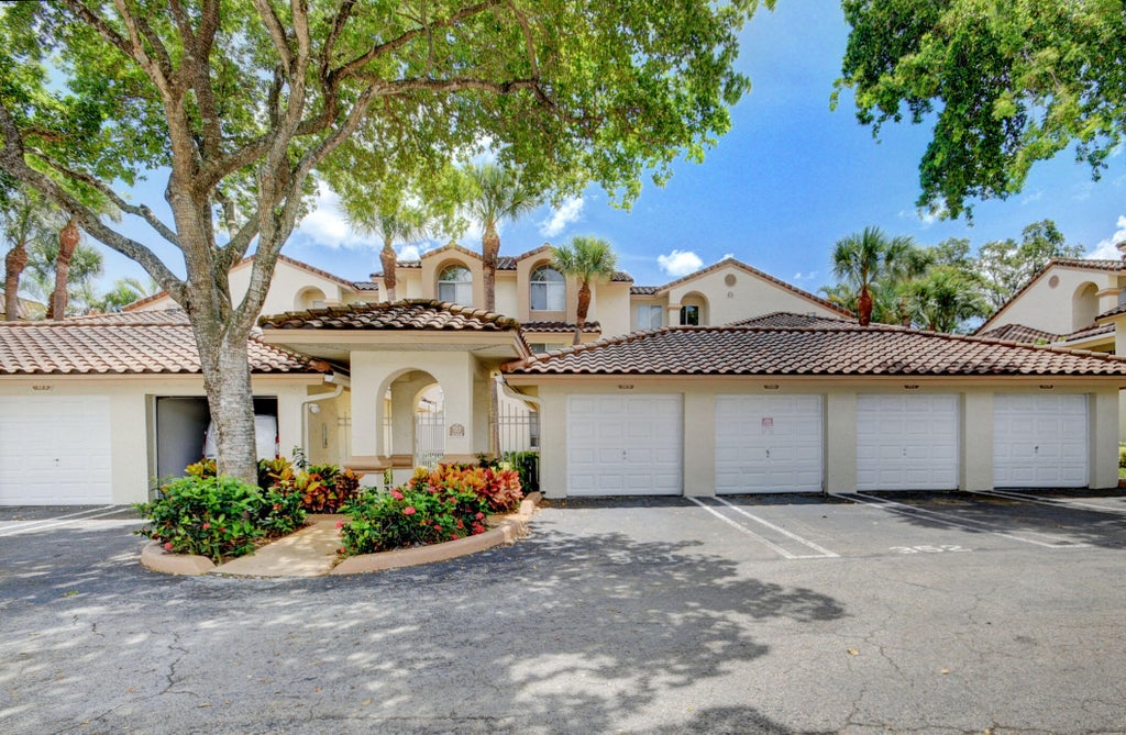 Photo of 9204 Glenmoor Drive, West Palm Beach, FL 33409 (MLS # B26046098)