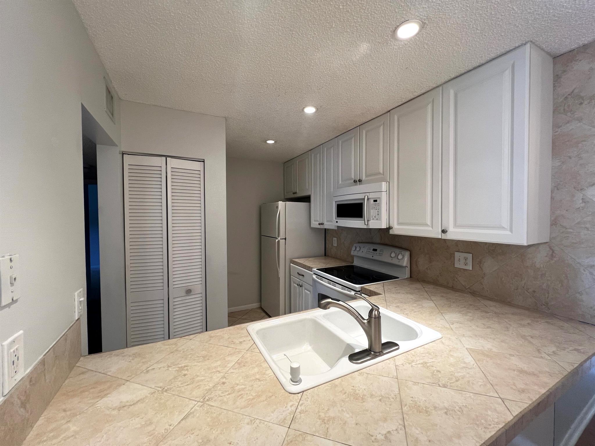 GLENBROOK CONDO - Residential
