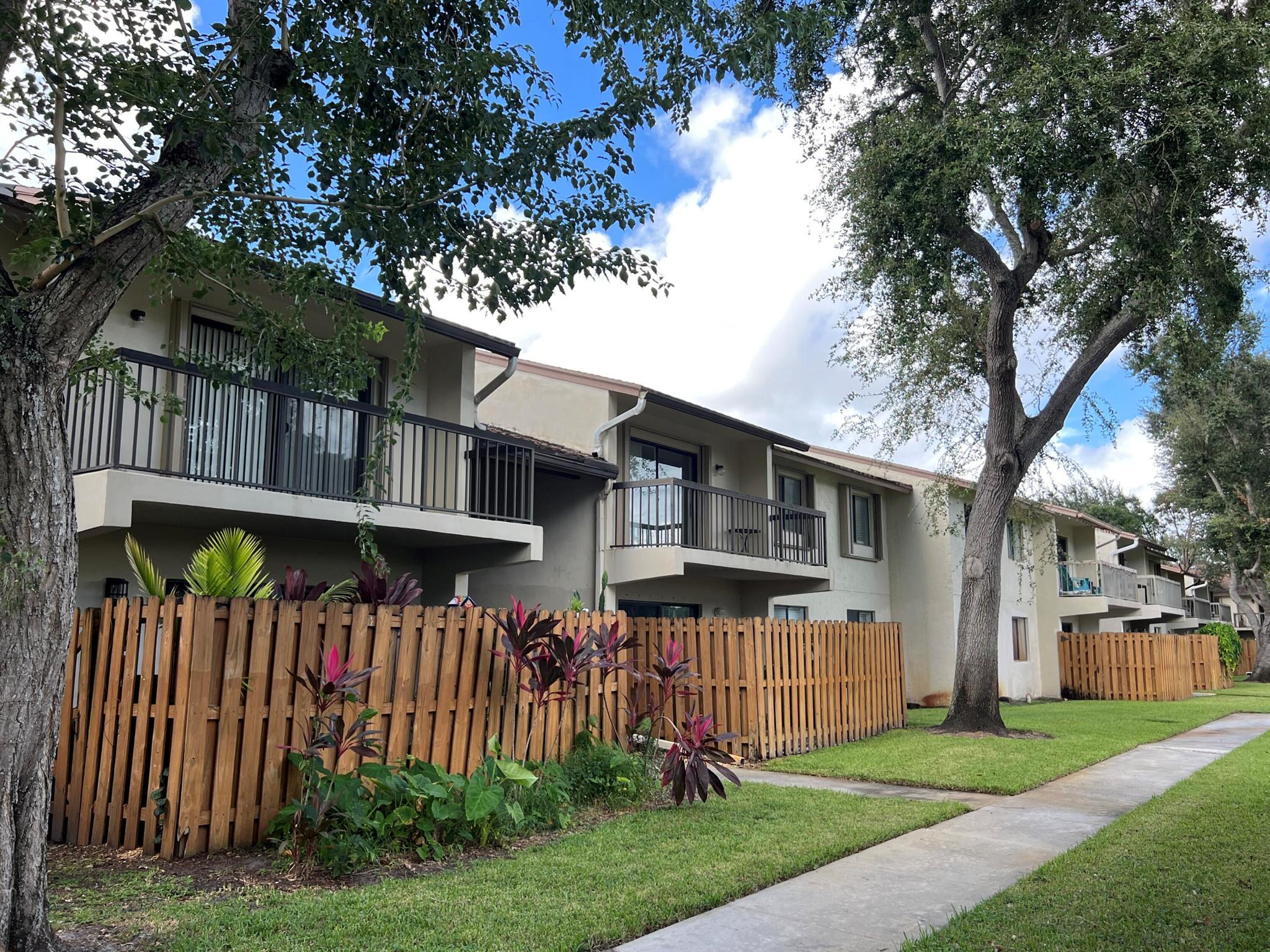 GLENBROOK CONDO - Residential