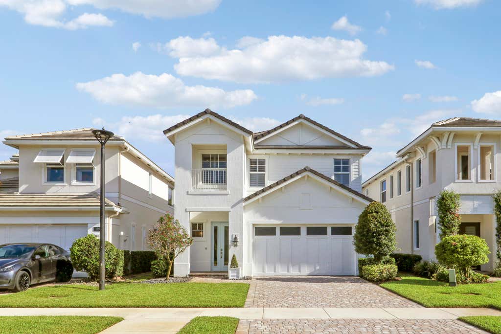Photo of 125 Bonnette Hunt Club Lane, Palm Beach Gardens, FL 33418 (MLS # B26039718)