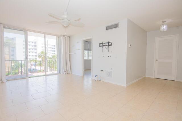 301 Croton Avenue 303