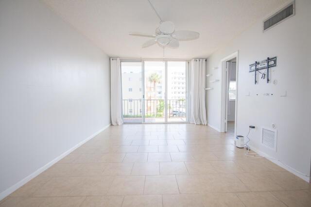 301 Croton Avenue 303