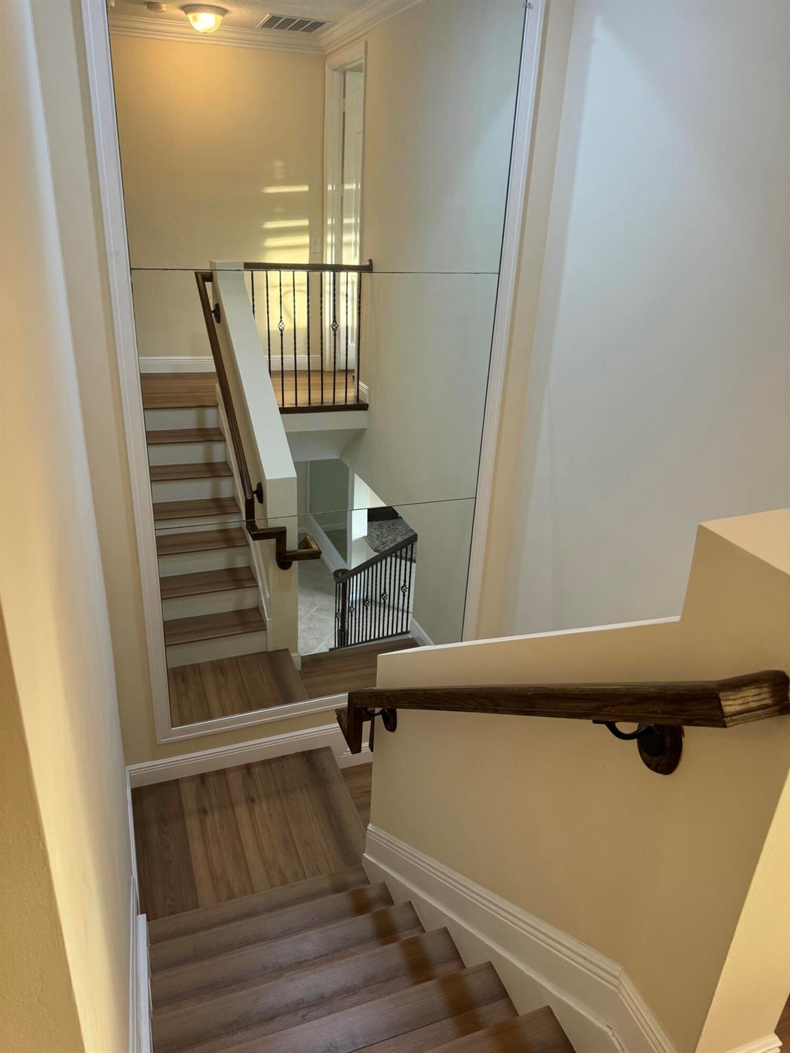 GRAMERCY SQUARE 2 - Residential Lease