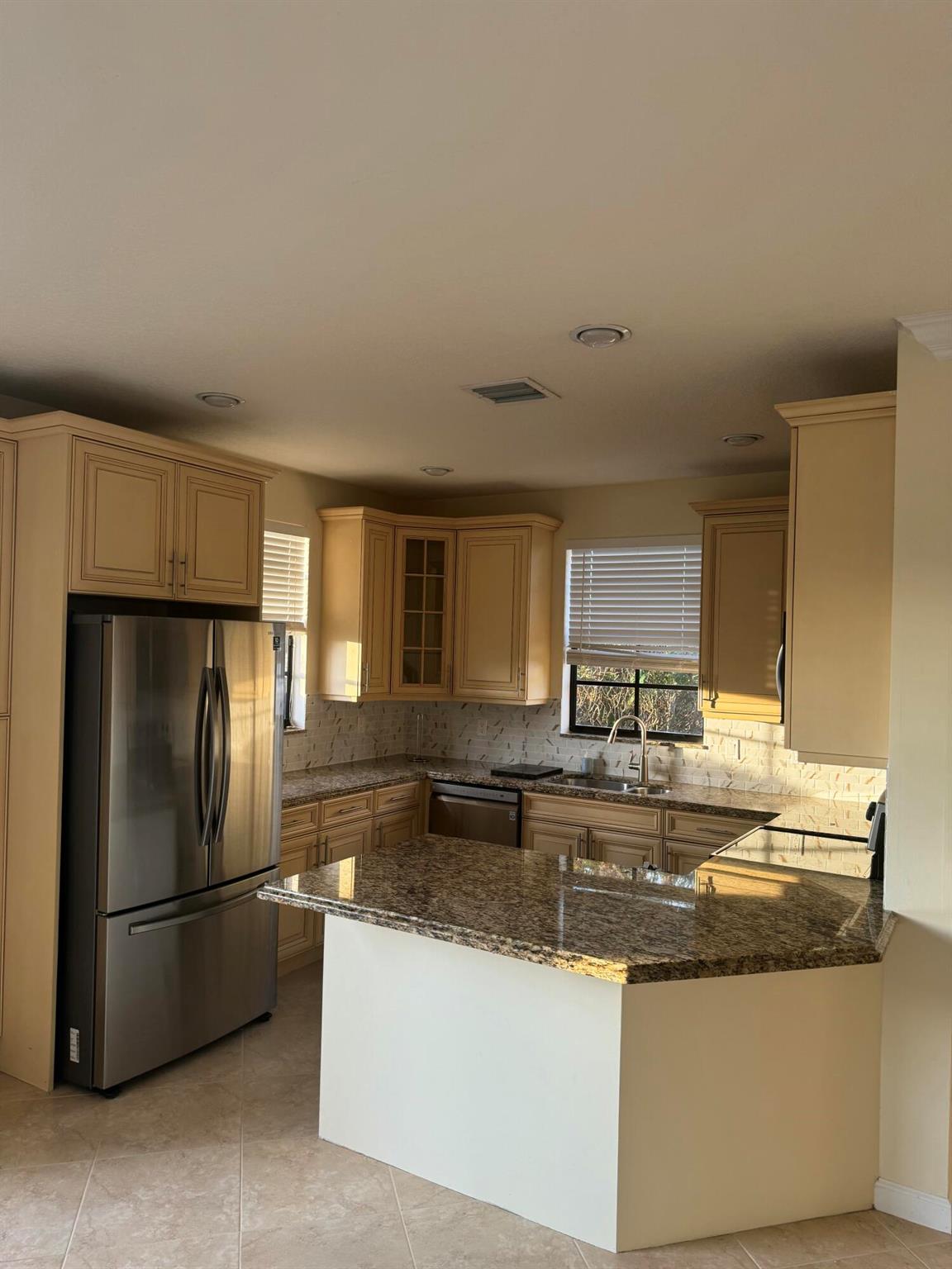 GRAMERCY SQUARE 2 - Residential Lease