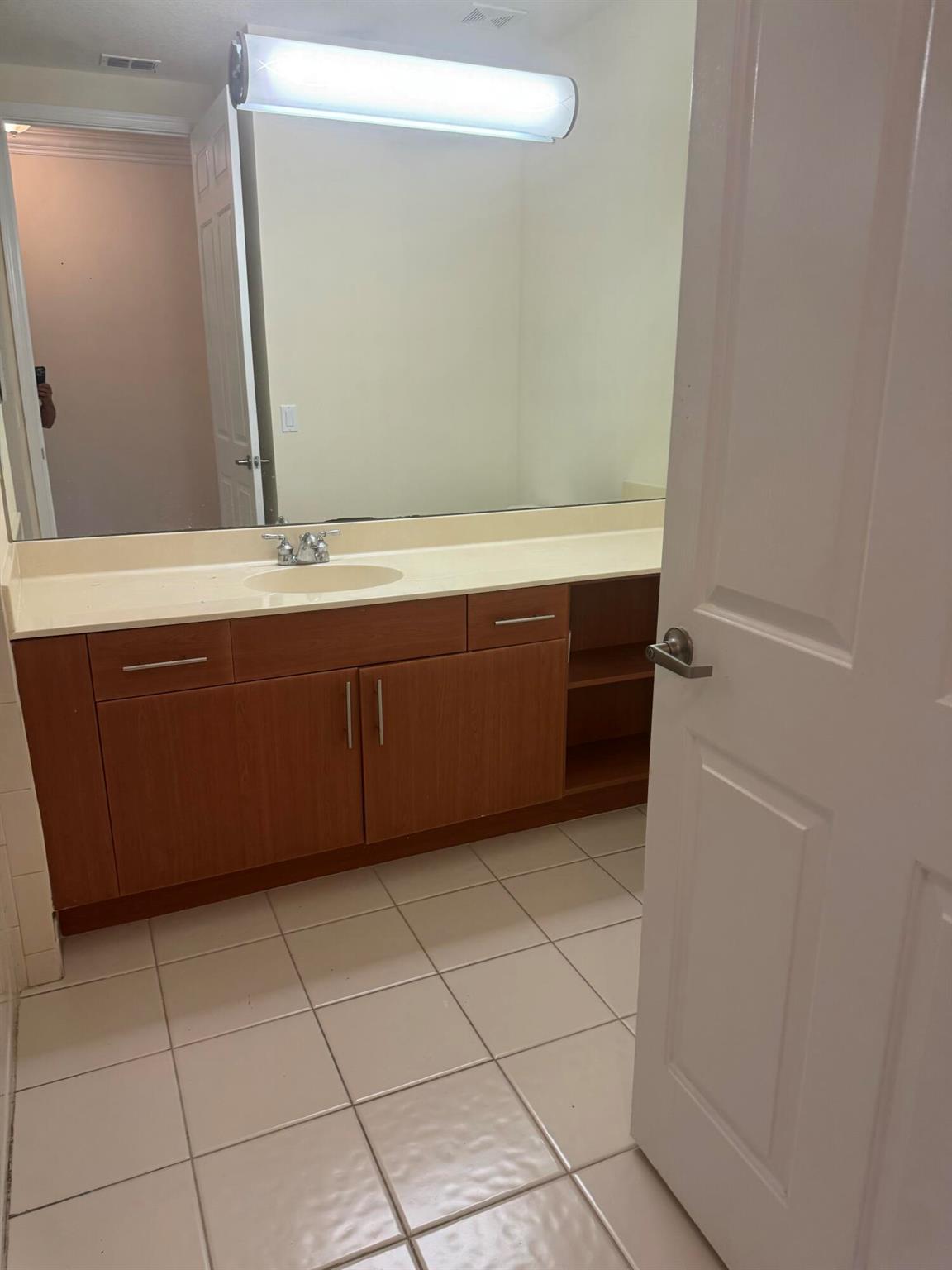 GRAMERCY SQUARE 2 - Residential Lease