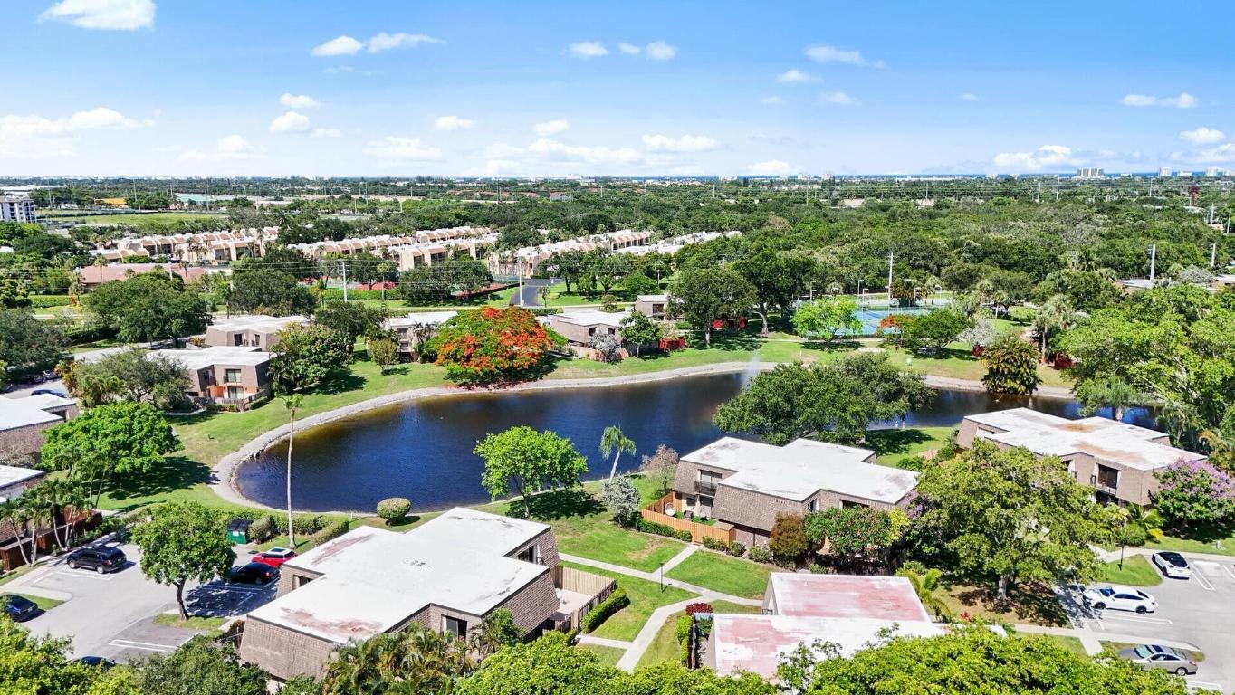 DELRAY OAKS WEST CONDO - Residential