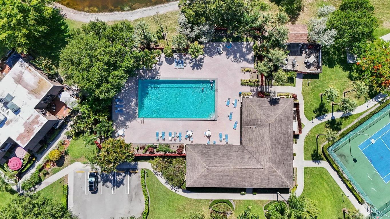 DELRAY OAKS WEST CONDO - Residential