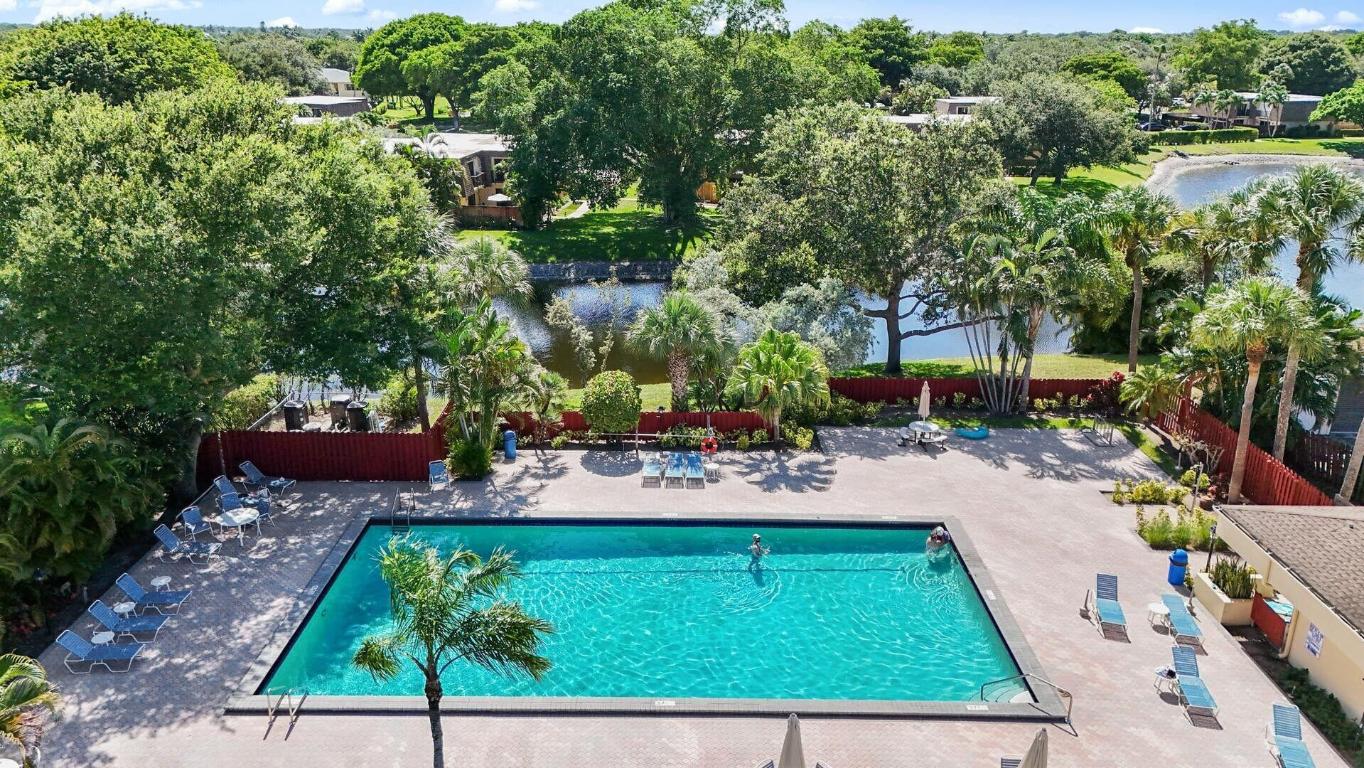 DELRAY OAKS WEST CONDO - Residential