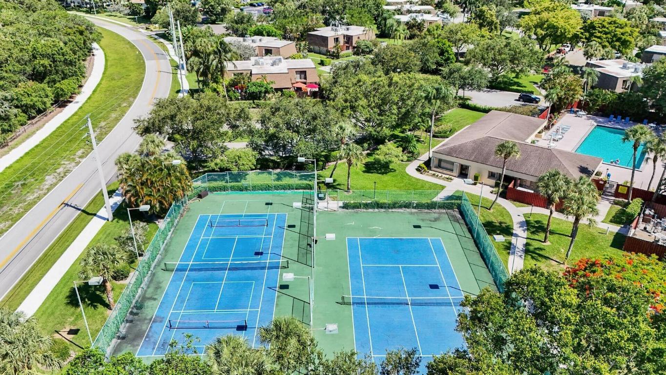 DELRAY OAKS WEST CONDO - Residential