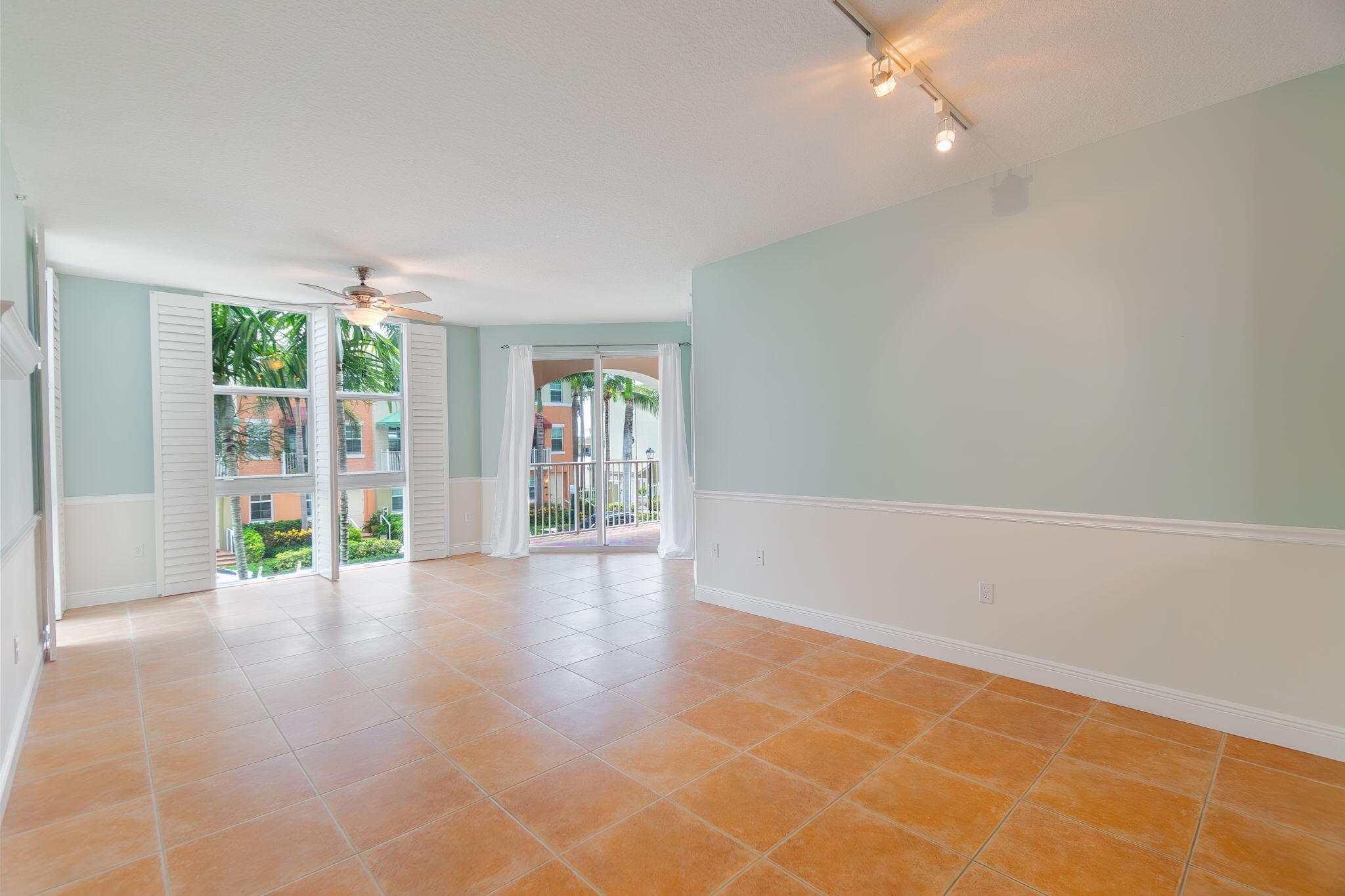 804 E Windward Way 211