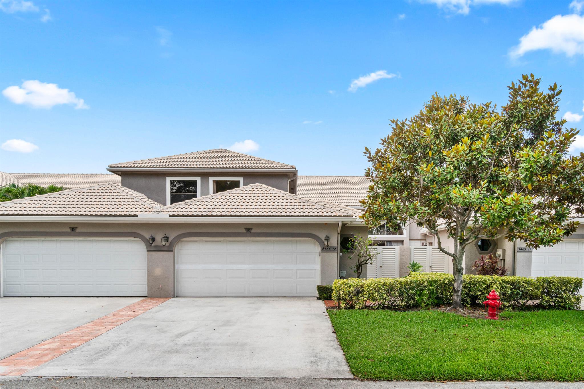 Welcome home to this move-in ready 3 bed/2.5 bath townhome with 2 car garage, soaring ceilings, and pristine lake views. First floor primary suite, spacious kitchen with granite counters, a wet bar, stainless steel appliances, and 2 story living/family area. This prestigious gated community is zoned for top rated school and features a renovated clubhouse, pool, tennis/pickleball courts, and basketball court. Minutes to I-95, pristine beaches, and Atlantic Ave.