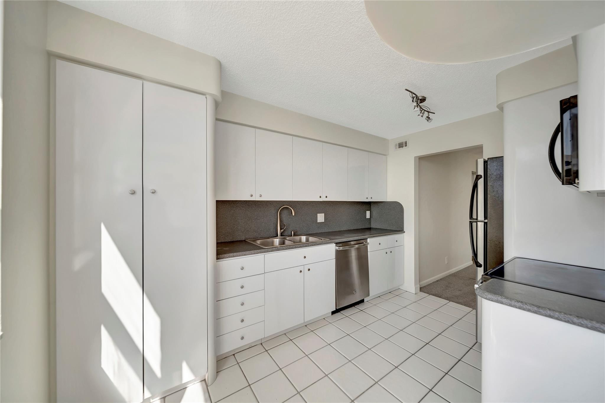 SEA RANCH LAKES NORTH CONDO - Residential Lease