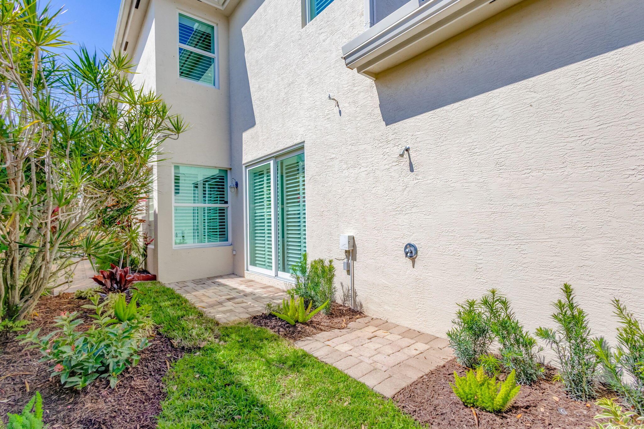 159 Isle Verde Way