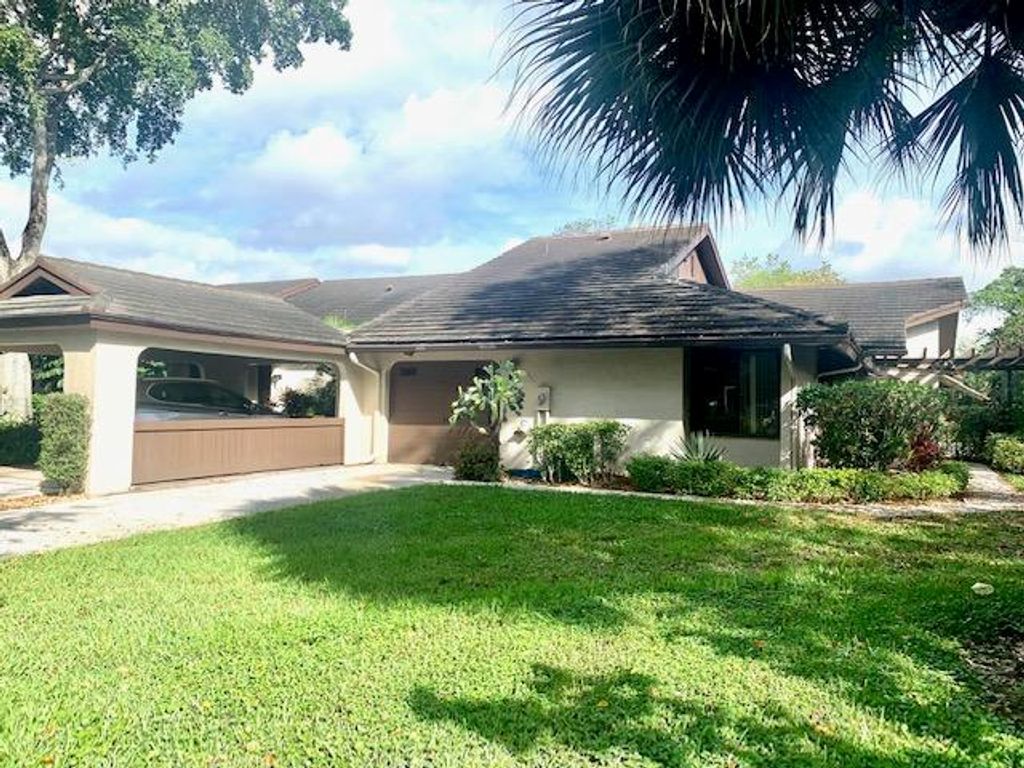 Photo of 10047 Cherrywood Place, Boynton Beach, FL 33437 (MLS # R10696167)