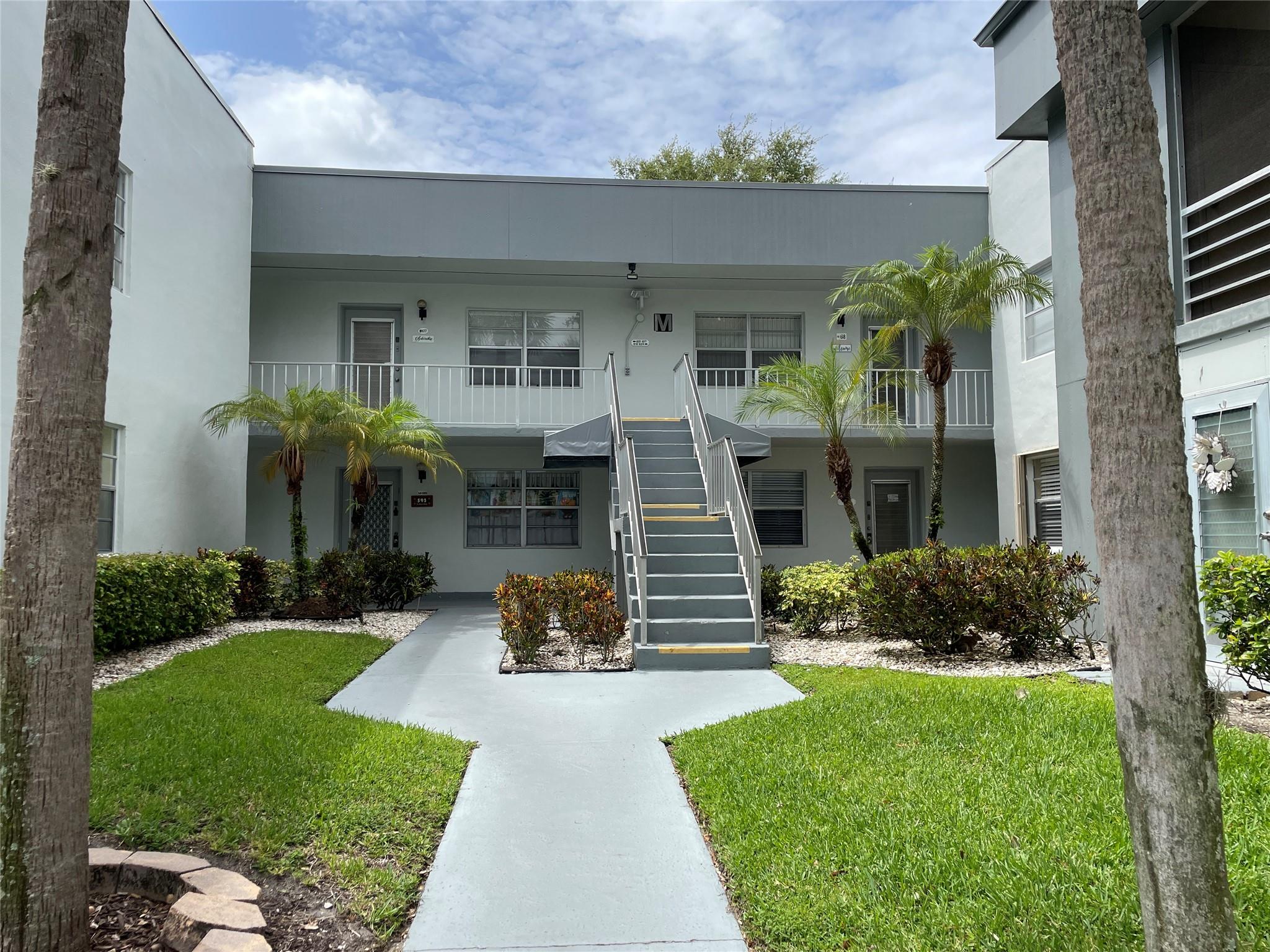 Desirable Building in Kings Point, 2/2 - 2nd floor | Elevator | Gated community | Well maintained, clean and ready to move in | Close to Flanders clubhouse, w pools, (incl indoor pools) & spa | golf courses | tennis courts | gyms | clubhouse with card room, games, library, theater and so much fun! Close to downtown Delray Beach, shopping, restaurants, arts, music, beaches, and places of worship. Courtesy shuttle buses to almost everywhere!