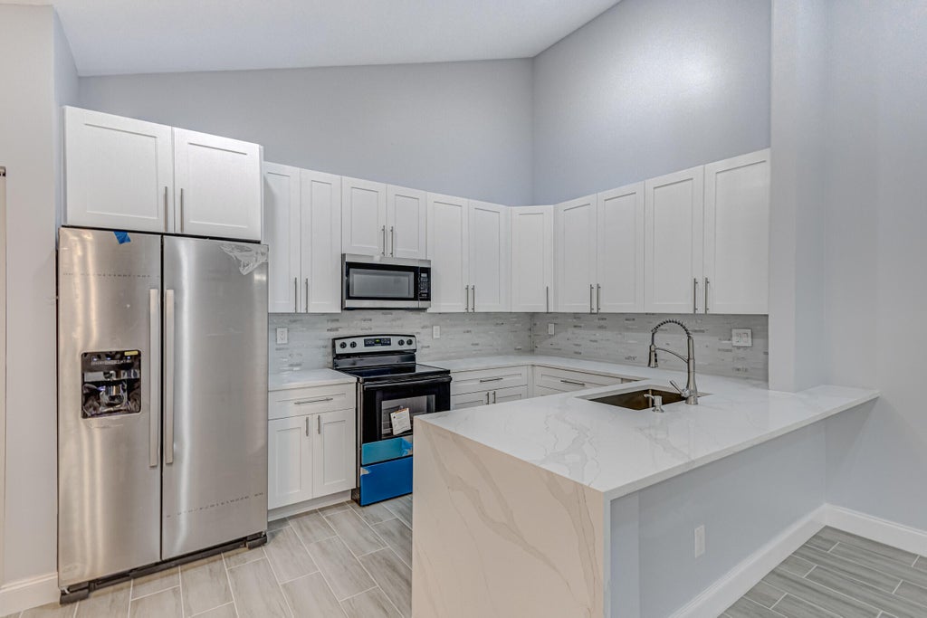 Photo of 1240 SUMMIT PLACE Circle #D, West Palm Beach, FL 33415 (MLS # B26076503)