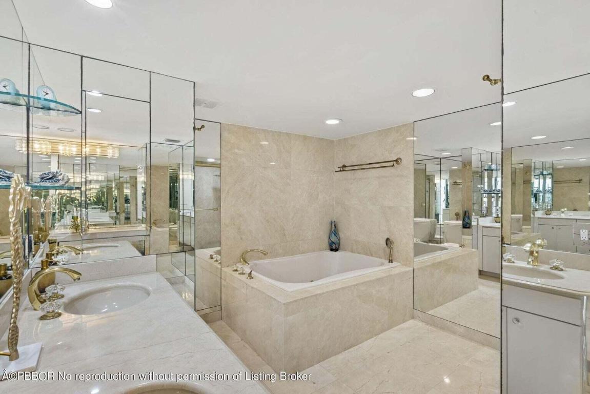 BARCLAY CONDO - Residential