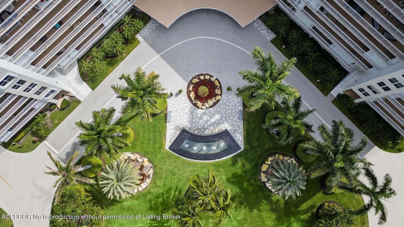 BARCLAY CONDO - Residential