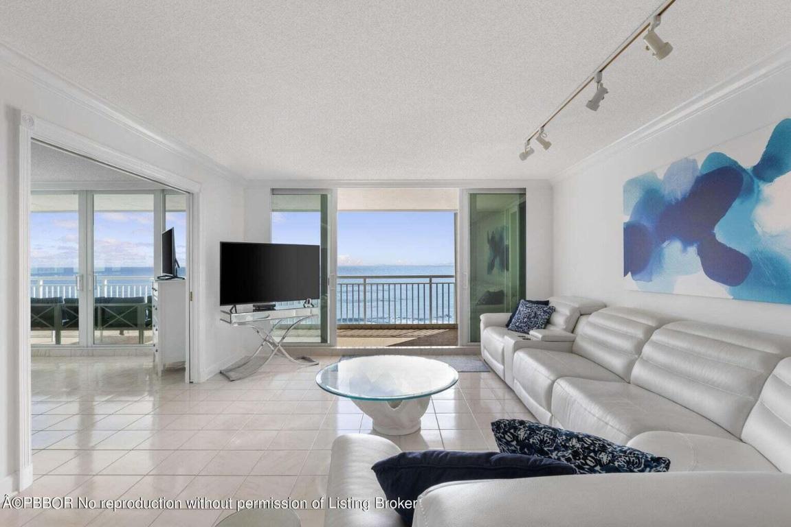 BARCLAY CONDO - Residential