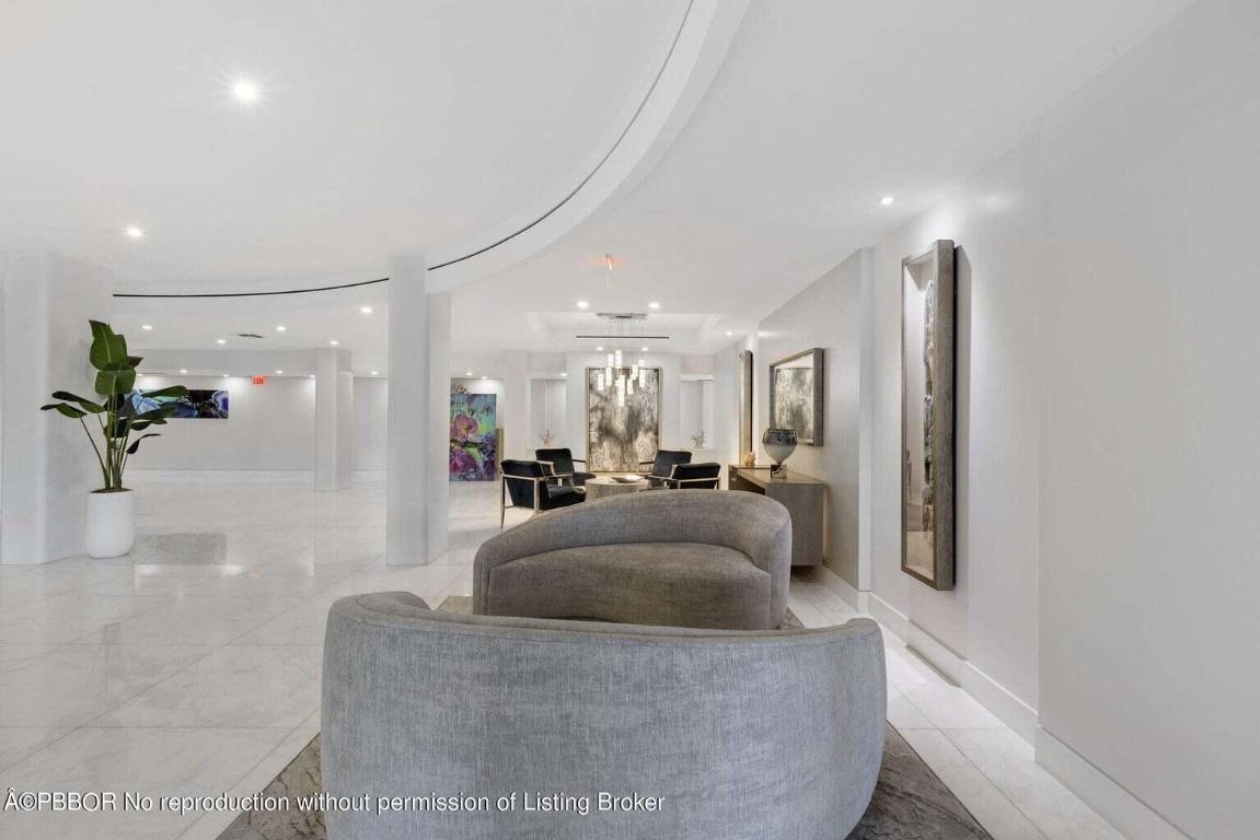 BARCLAY CONDO - Residential