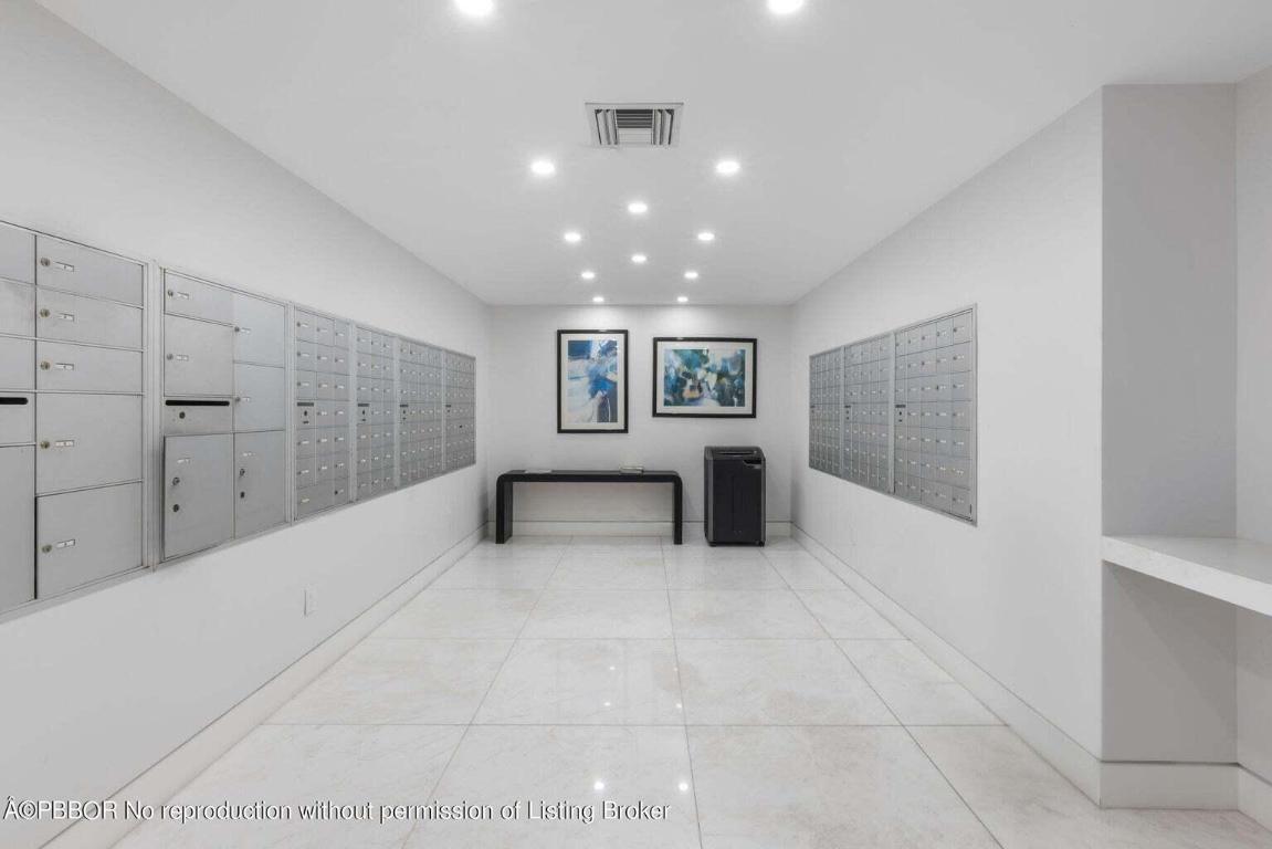 BARCLAY CONDO - Residential