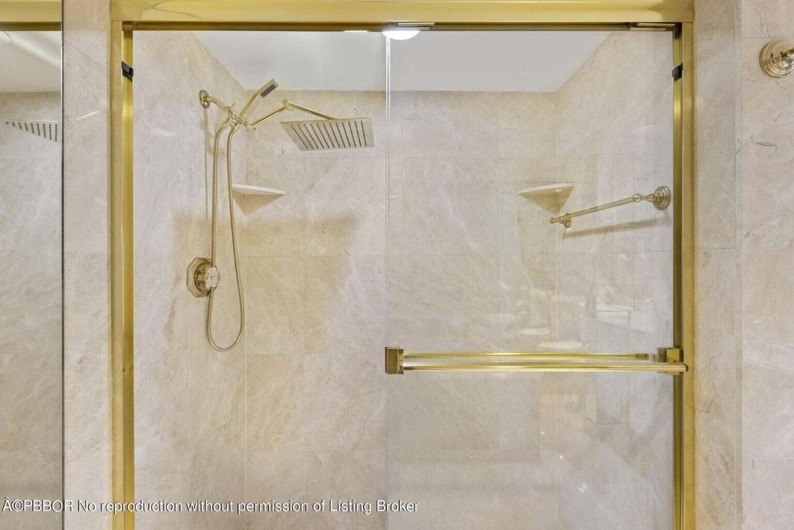 BARCLAY CONDO - Residential