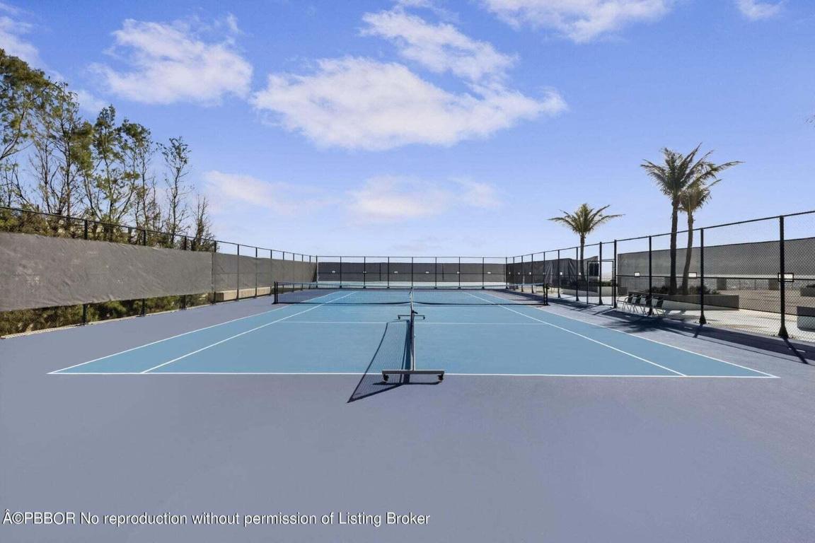 BARCLAY CONDO - Residential