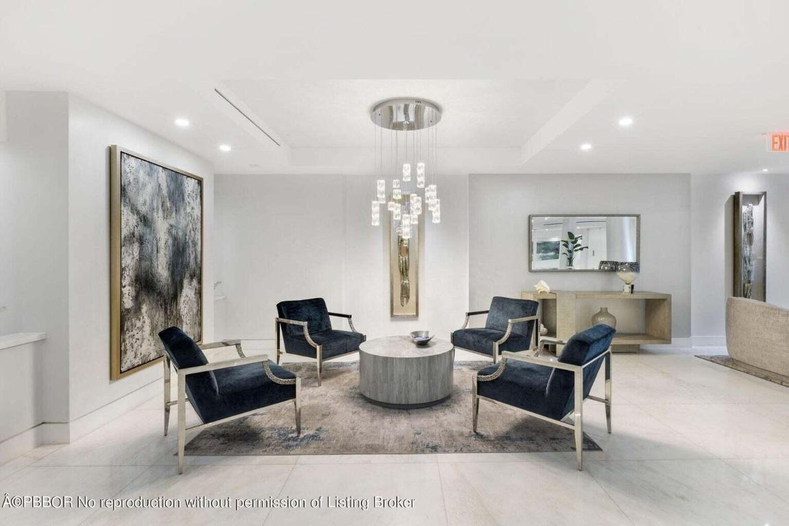 BARCLAY CONDO - Residential