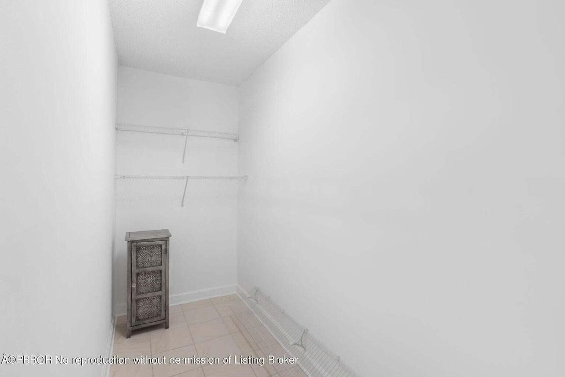 BARCLAY CONDO - Residential