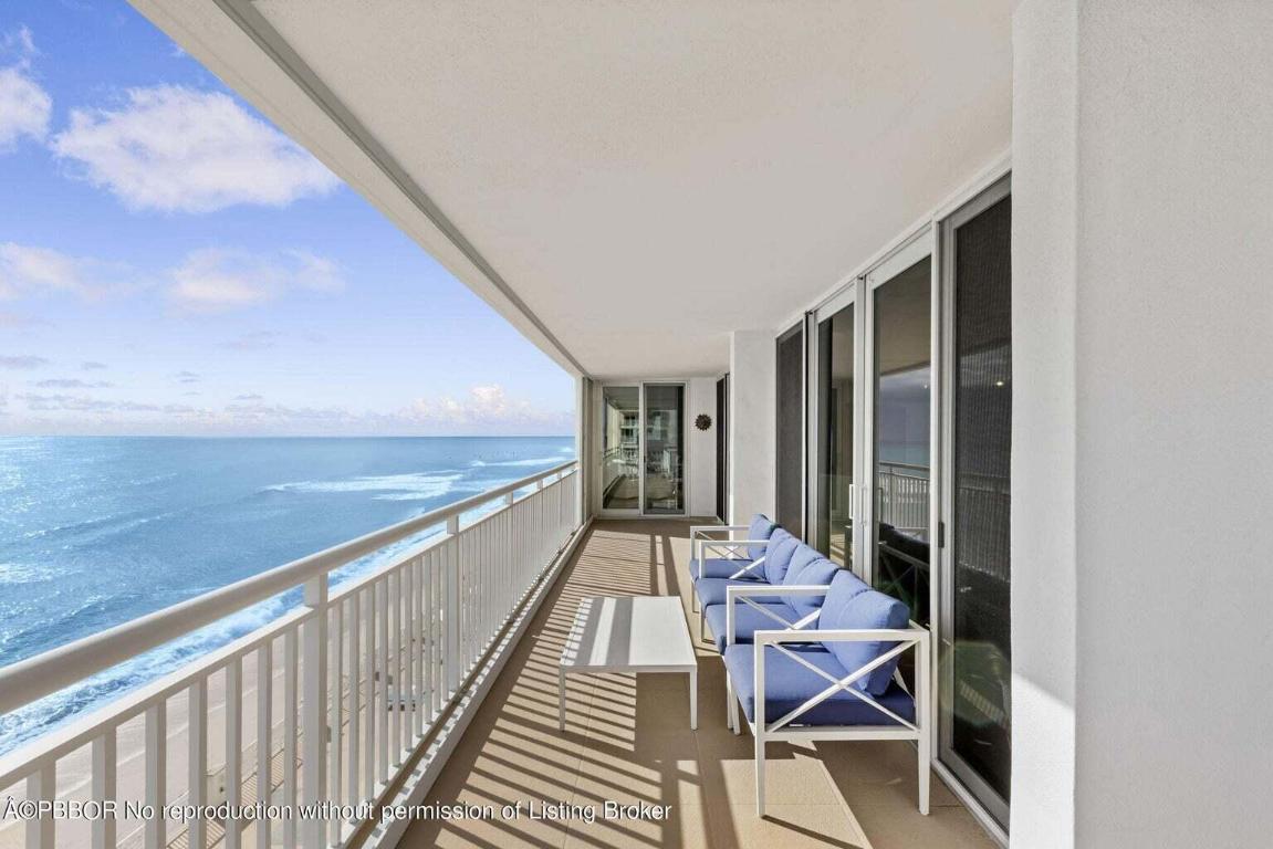 BARCLAY CONDO - Residential