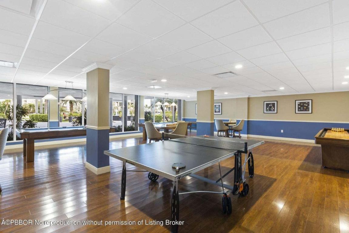 BARCLAY CONDO - Residential