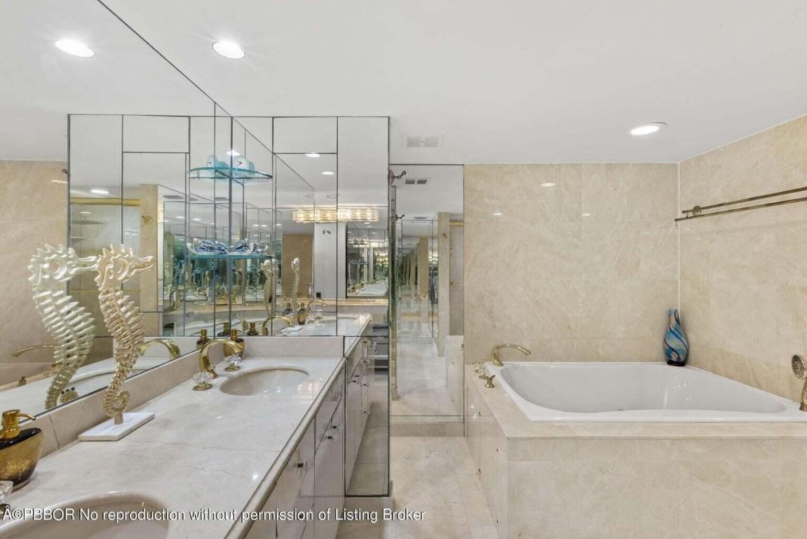 BARCLAY CONDO - Residential