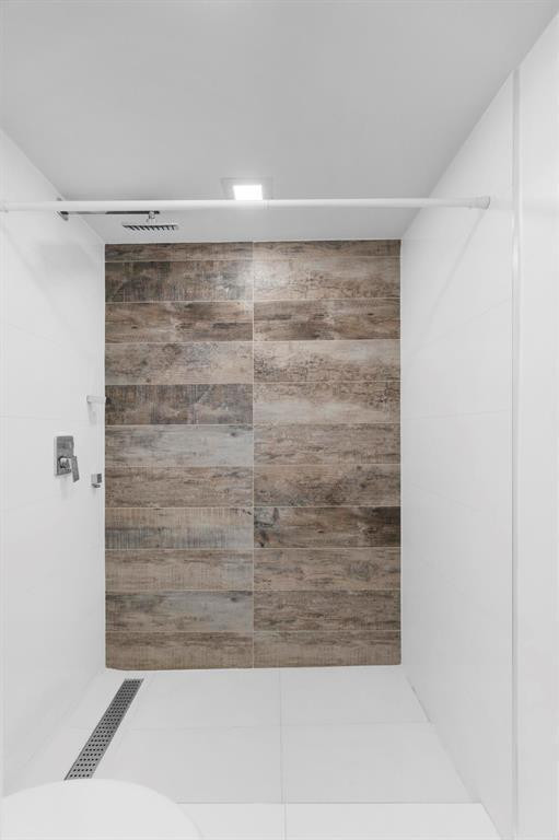 Whittier Towers Apts Asso - Residential Lease