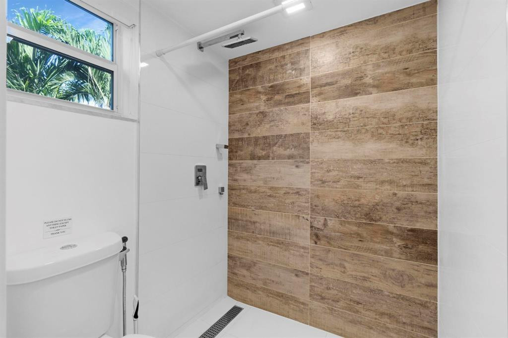 Whittier Towers Apts Asso - Residential Lease