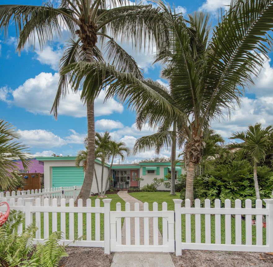 Charming 2 Bedroom home with a half bath in primary and 1 full bath in hallway. Located in desirable Parrot Cove! Two blocks from the Intracoastal & Lake Worth Beach Golf Club. A short bike ride away from downtown, restaurants, shopping, the beach & more. Vaulted ceilings, open concept, relaxing Florida room with garden views & solar blocking custom pull down shades. Decorator touches throughout.