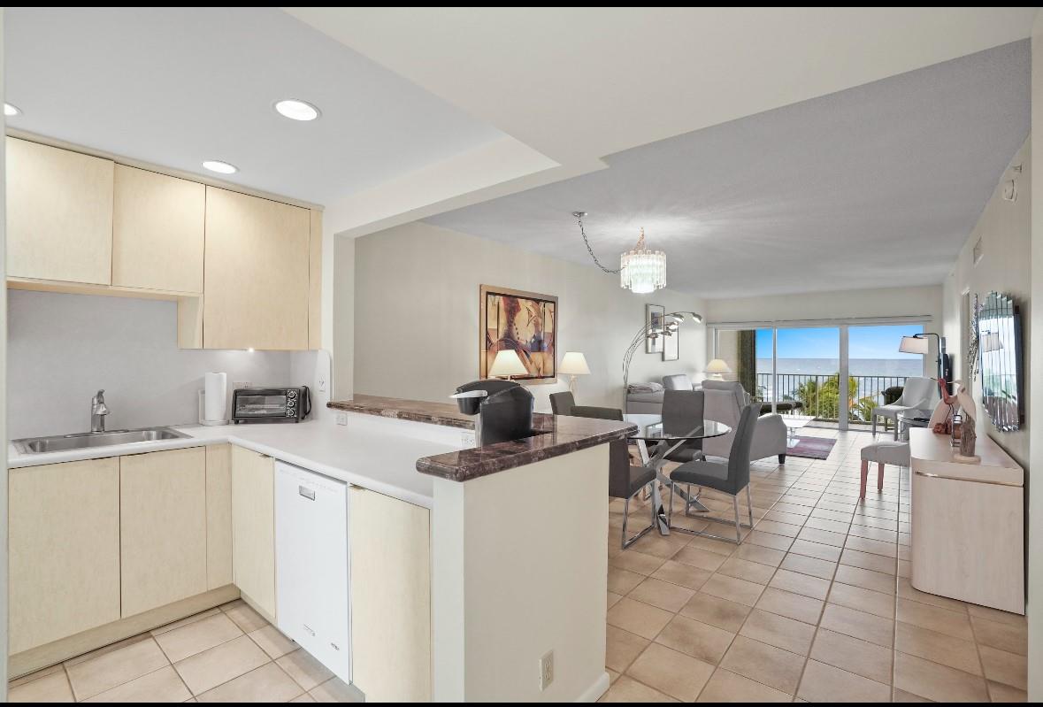 PENTHOUSE TOWERS CONDO - Residential Lease