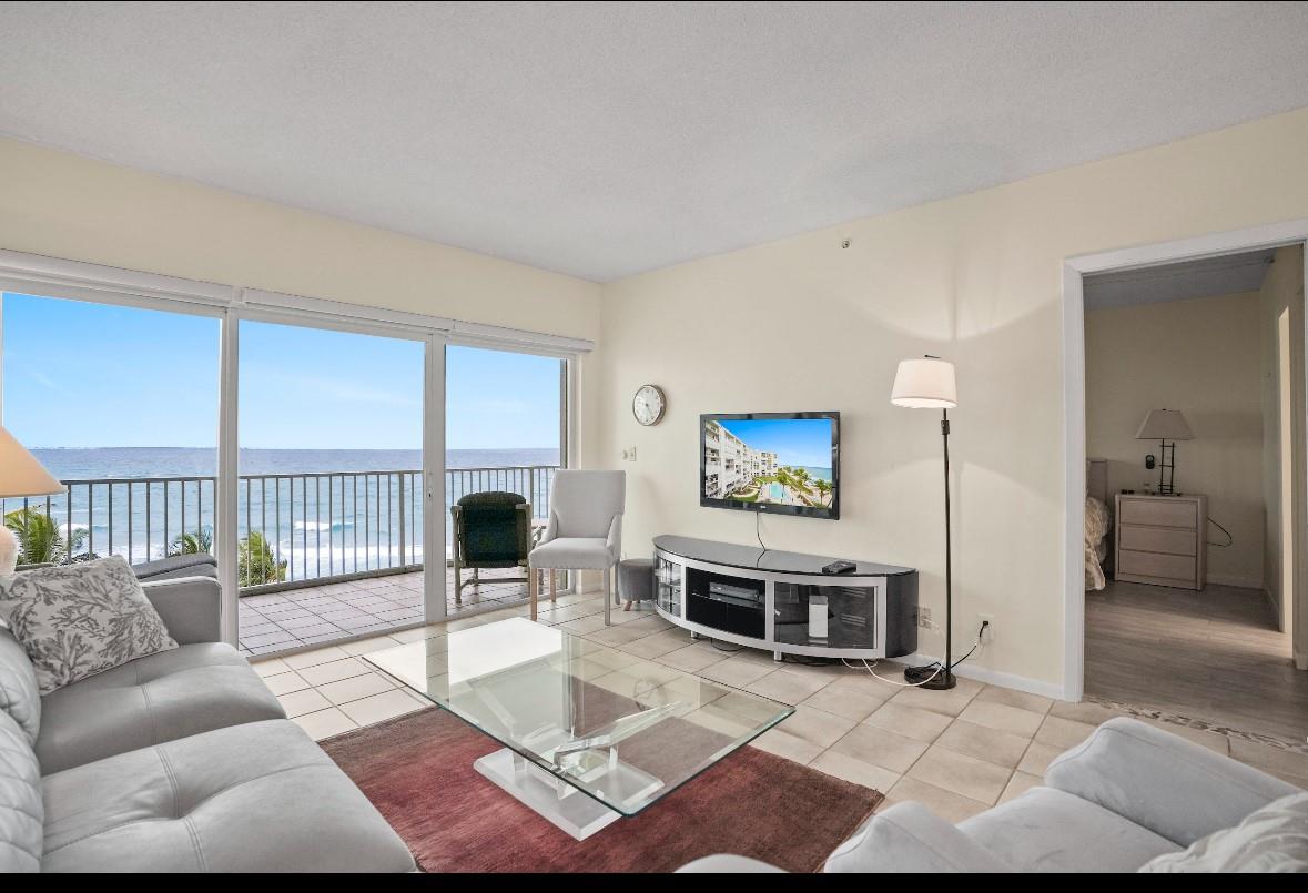 PENTHOUSE TOWERS CONDO - Residential Lease