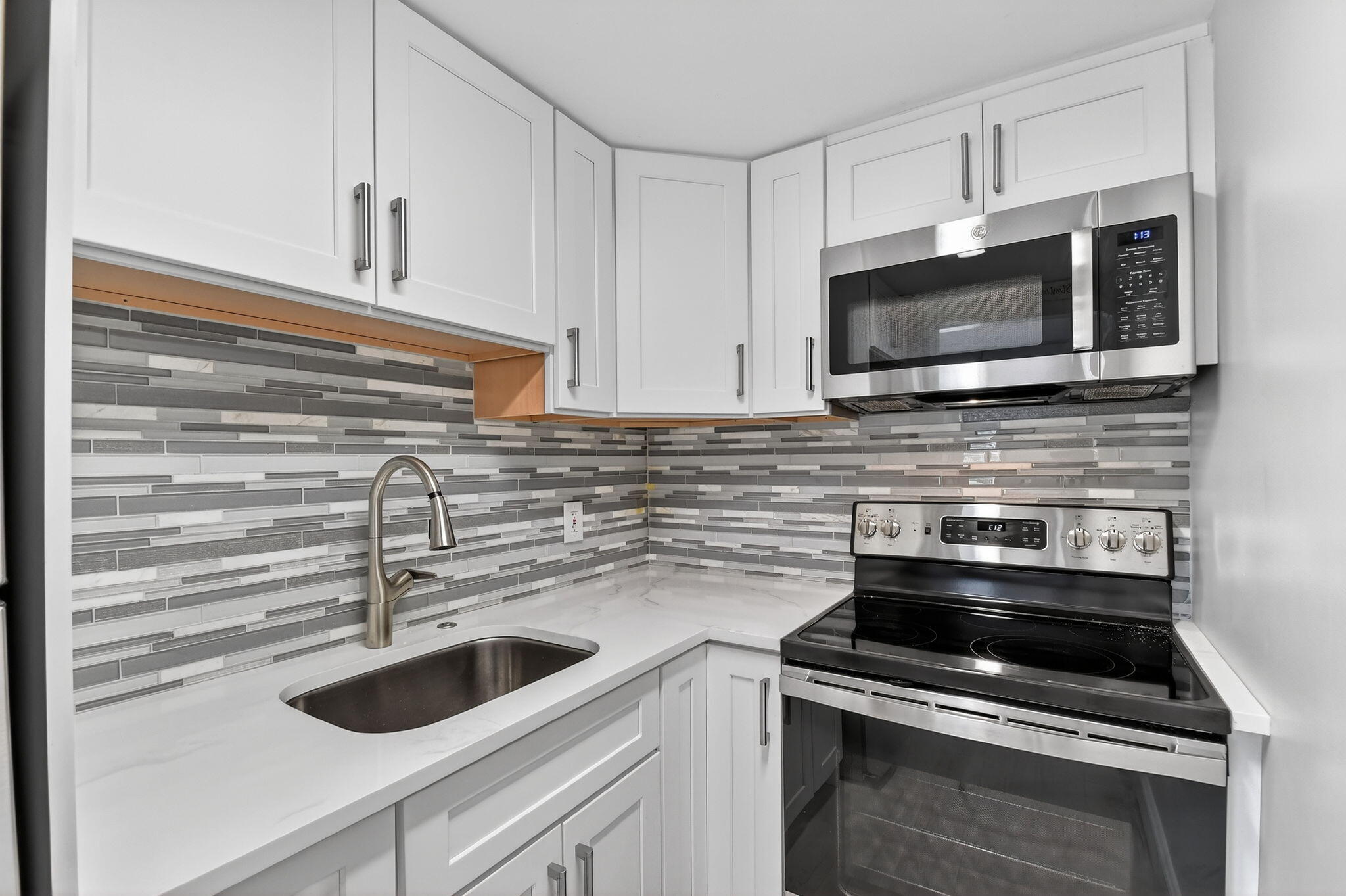 15 S Golfview Road 201