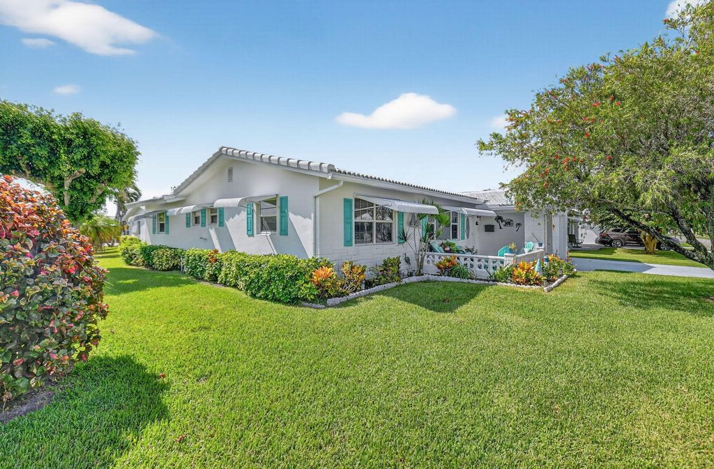 Photo of 2000 SW 20th Place, Boynton Beach, FL 33426 (MLS # R11119255)