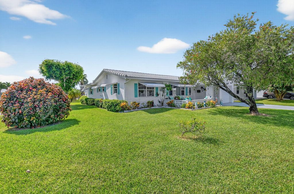 Photo of 2000 SW 20th Place, Boynton Beach, FL 33426 (MLS # R11119255)