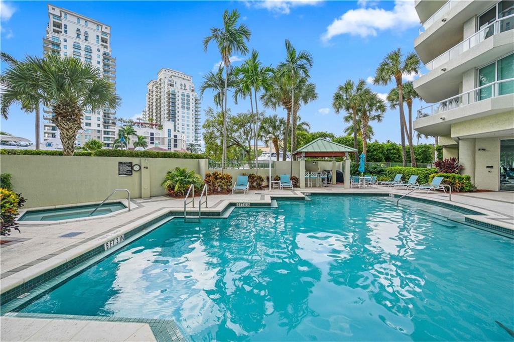 ESPLANADE ON THE RIVER - Residential