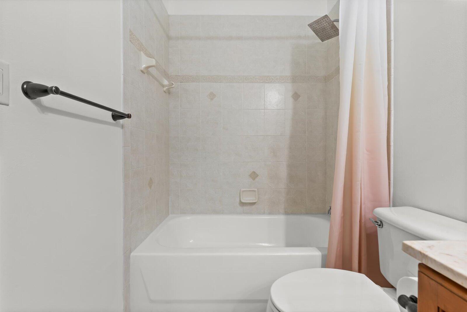 LAKEFOREST POINTE - Residential