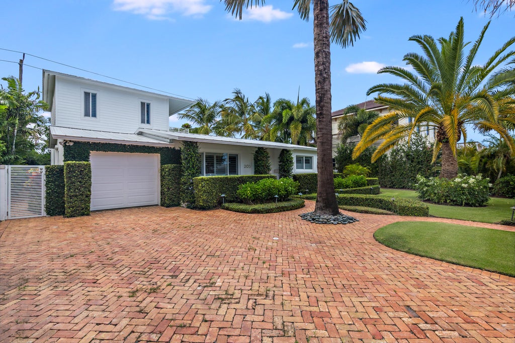 Photo of 203 Arlington Road, West Palm Beach, FL 33405 (MLS # B26071886)