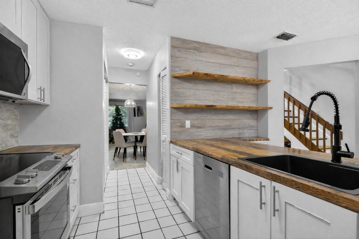 SAG HARBOR TRACE - Residential