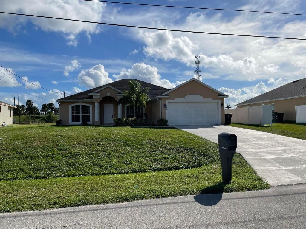 Photo of 380 SW Ridgecrest Drive, Port Saint Lucie, FL 34953 (MLS # R10952574)