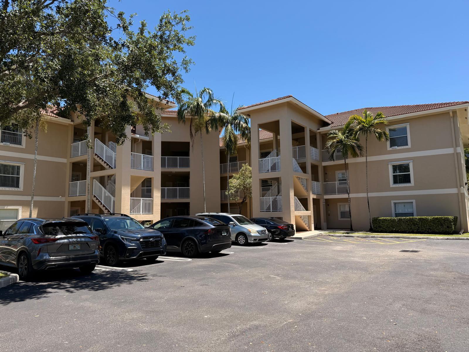 2941 Riverside Dr 303
