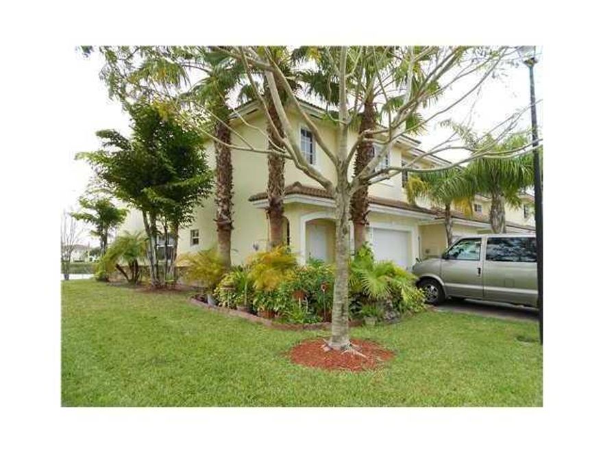 NICE TOWNHOUSE IN INDEPENDENCE COVE. 3 BEDROOMS 2.5 BATHS AND 1 CAR GARAGE - LAKEFRONT WITH TILE FLOORS IN LOWER LEVEL AND CARPET ON 2ND STORY. TOWNHOUSE IN INDEPENDENCE COVE, CENTRALLY LOCATED AND WITH LAKEFRONT VIEW. DON'T MISS IT!