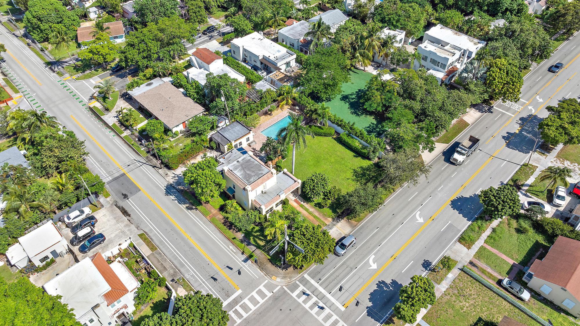 735 FOREST HILL Boulevard