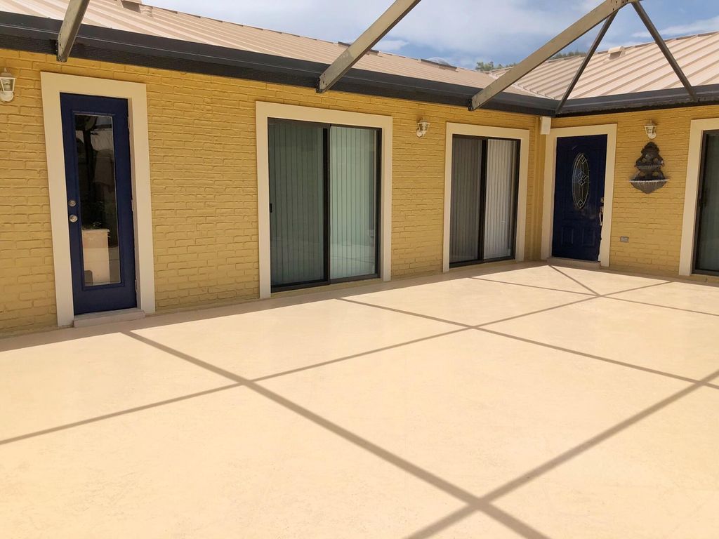 Photo of 5372 Eagle Lake Drive, Palm Beach Gardens, FL 33418 (MLS # R11021747)