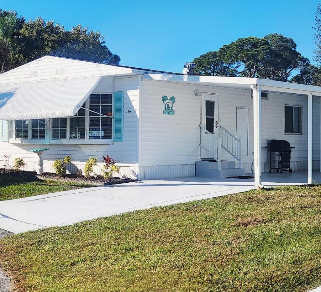 Photo of 10 SE La Mesa, Port Saint Lucie, FL 34952 (MLS # R11150722)